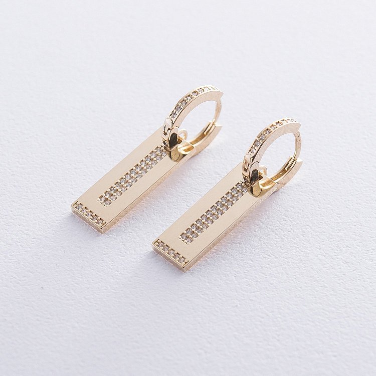 Золотые серьги с фианитами с06631 от ювелирного магазина Оникс