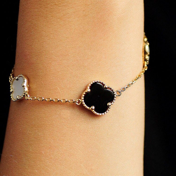 Золотой браслет "Клевер" с ониксом и перламутром б01663 от ювелирного магазина Оникс - 2