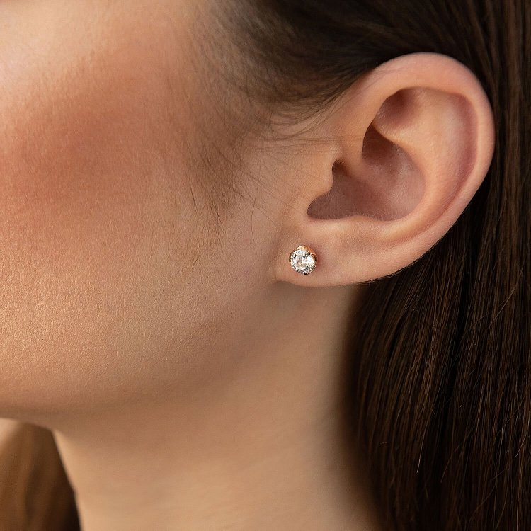 Золотые серьги - пусеты с фианитами с04943 от ювелирного магазина Оникс - 1