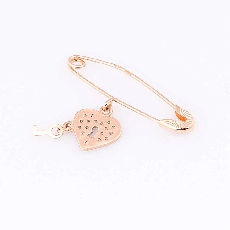 Золотая булавка "Сердце и ключик" с фианитами зак00229 от ювелирного магазина Оникс - 1