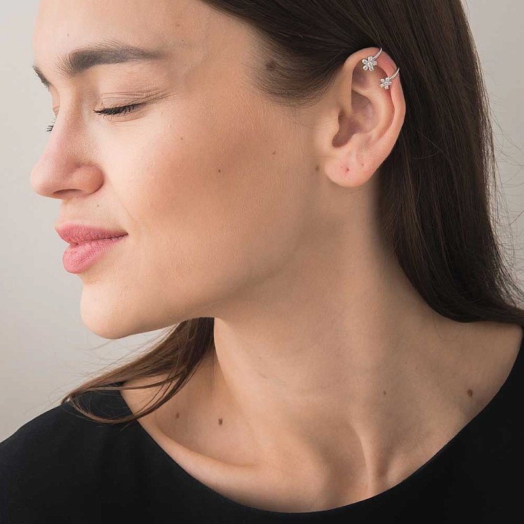 Срібні сережки Каффа "Квіточки" з фіанітами 121707 від ювелірного магазину Онікс