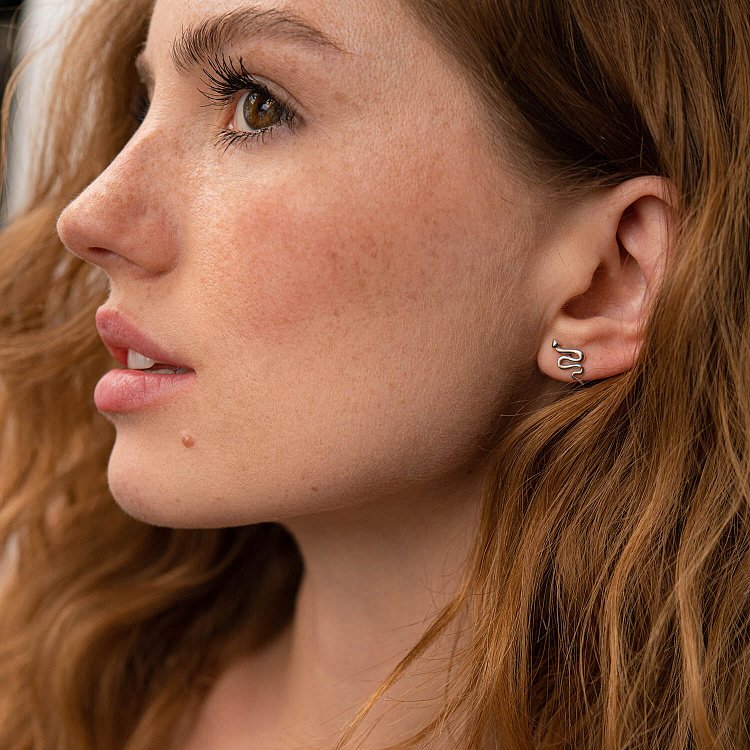 Сережки - пусети "Змії" у білому золоті с07918 від ювелірного магазину Онікс - 5