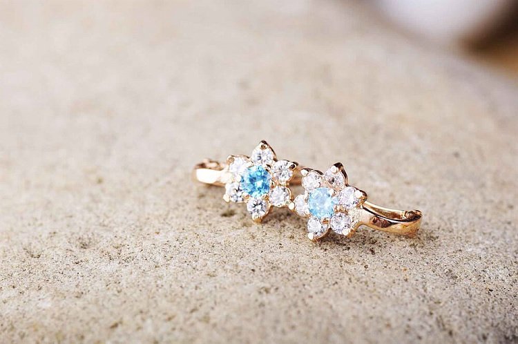 Сережки дитячі "Квіточки" (фіаніт) с00586 від ювелірного магазину Онікс - 1