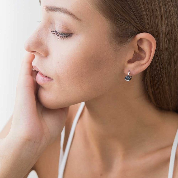 Золотые серьги с топазом Лондон голубой и бриллиантами C01157E от ювелирного магазина Оникс - 3