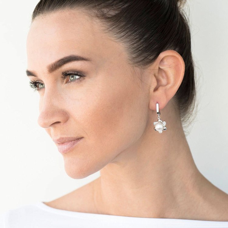 Срібні сережки "Квіточки" (культ. прісн. перли, фіаніти) 121756 від ювелірного магазину Онікс - 3