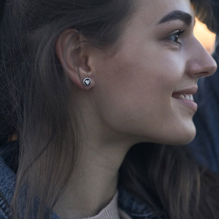 Серебряные серьги-пусеты "Сердечки" (эмаль) 122545 от ювелирного магазина Оникс - 6