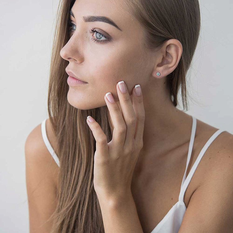 Золоті сережки-пусети з смарагдами і діамантами 23292 від ювелірного магазину Онікс - 3