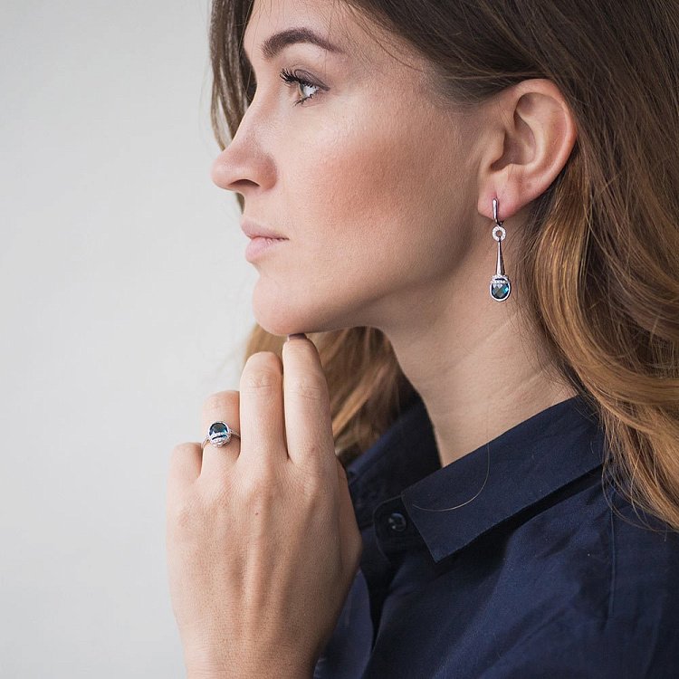 Золотое кольцо с Нано Лондон топазом и фианитами 14034274т от ювелирного магазина Оникс - 1