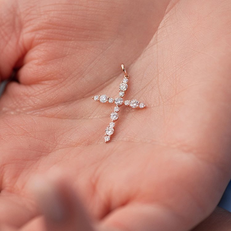 Крестик в красном золоте с бриллиантами пб0296ch - 3 Крестик в красном золоте с бриллиантами пб0296ch от ювелирного магазина Оникс - 3