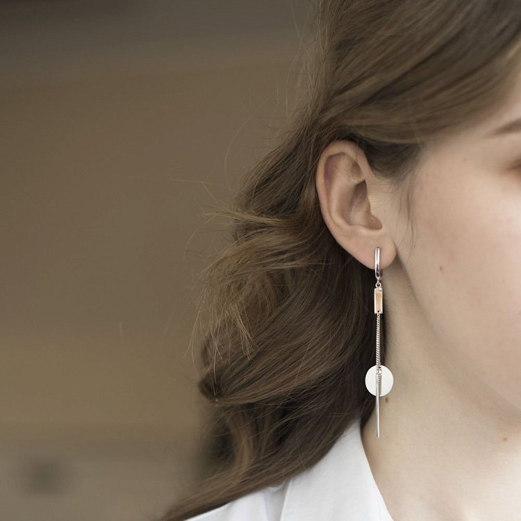 Срібні сережки на ланцюжку 122388 від ювелірного магазину Онікс - 2