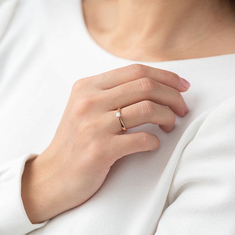 Золотое помолвочное кольцо (цирконий Swarovski) к06258 от ювелирного магазина Оникс - 1