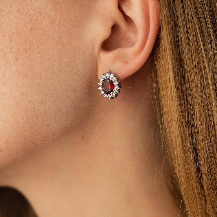 Серебряные серьги с пиропами и фианитами GS-02-012-4110 от ювелирного магазина Оникс - 3