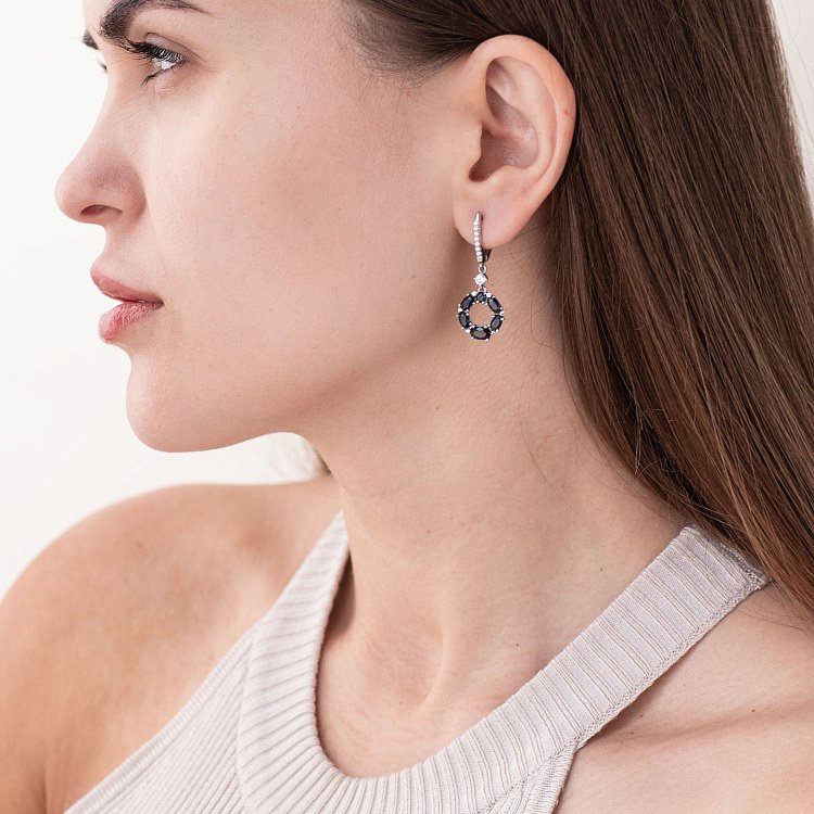 Срібні сережки з синтетичними сапфірами і фіанітами 2371/1р-HSPH від ювелірного магазину Онікс - 1