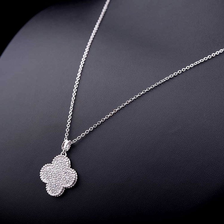 Серебряное колье с фианитами 18285 от ювелирного магазина Оникс - 1