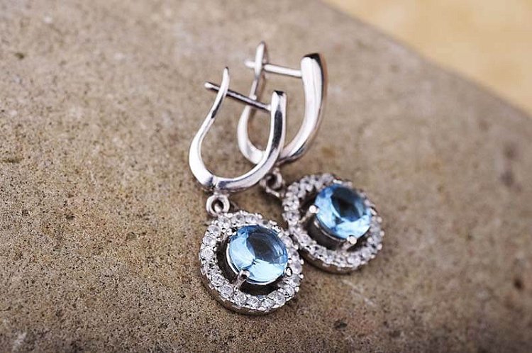 Серьги (фианиты, голубой топаз) 12756 от ювелирного магазина Оникс - 1