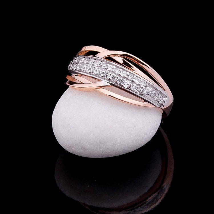 Золотое кольцо с фианитами к03956 от ювелирного магазина Оникс