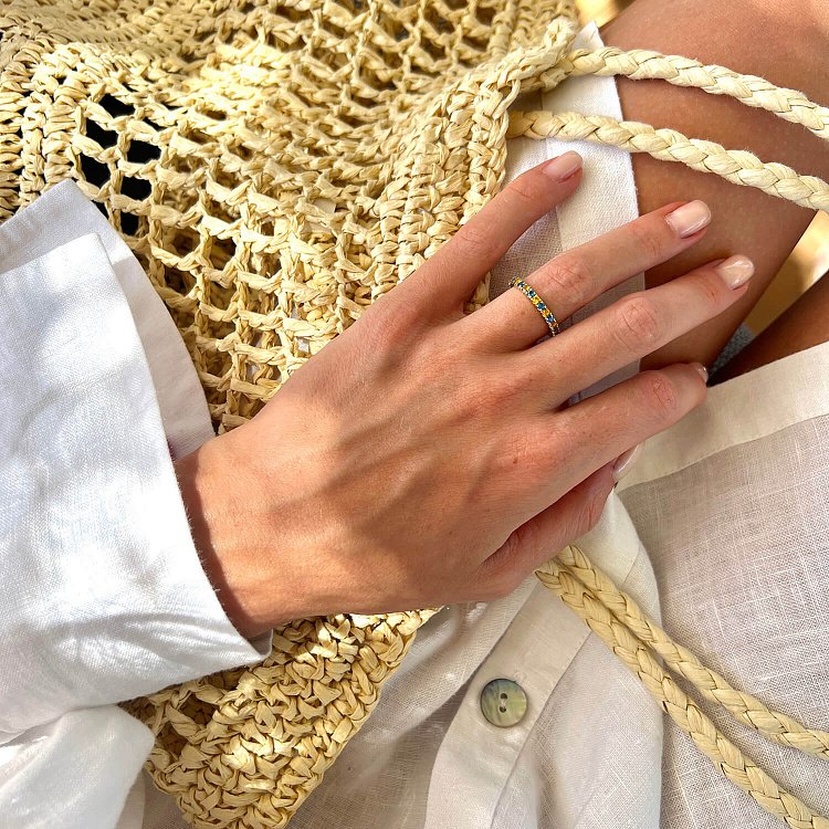 Каблучка з доріжкою блакитних та жовтих каменів (жовте золото) 815ж від ювелірного магазину Онікс - 9