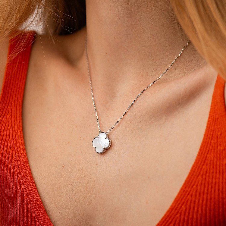 Золотое колье "Клевер" с перламутром кол02552 от ювелирного магазина Оникс - 1