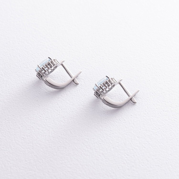 Серебряные серьги с голубыми топазами и фианитами GS-02-134-3910 от ювелирного магазина Оникс - 2