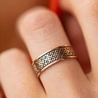 Золотое обручальное кольцо "Вышиванка" с чернением 240531300 от ювелирного магазина Оникс - 3