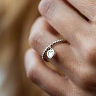Шариковое золотое кольцо "Сердечко" с перламутром к07952 от ювелирного магазина Оникс - 1